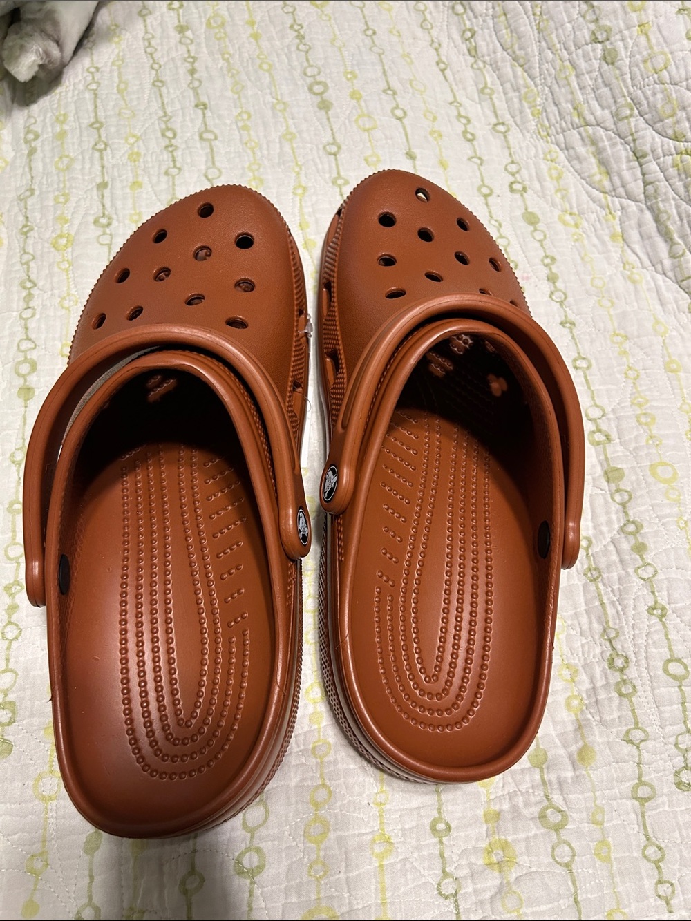 CROCS Mens Classic Clog in Chestnut Brown